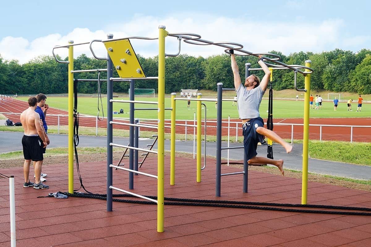 Pavimento de segurança instalado em parque infantil